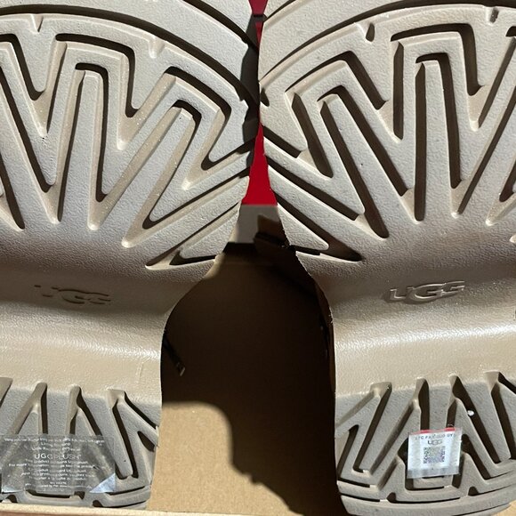 Ugg New heights platform zipper boots w10 - Picture 4 of 5